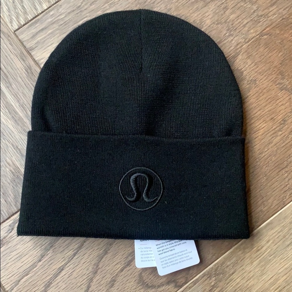 Lululemon Warm Revelation Beanie color:black